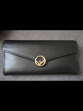 SOLD....Fendi Womens Leather Wallet Card Holder - Black